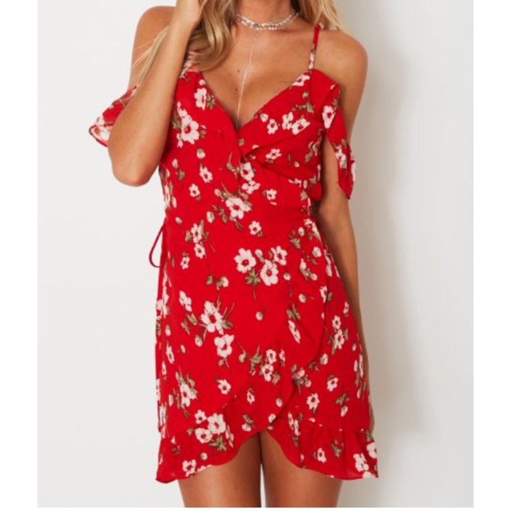 ✨SALE✨White Fox Boutique Wrap Dress